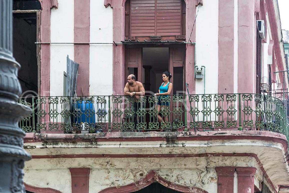 on-the-balcony,-paseo-del-prado