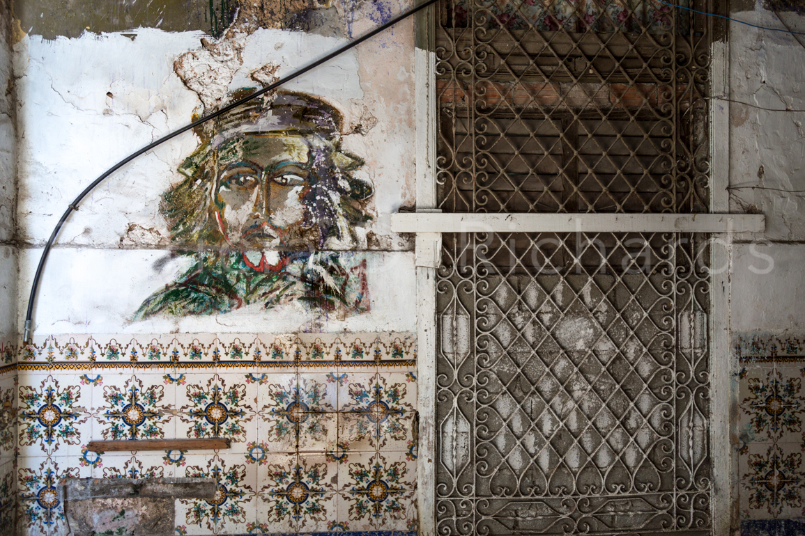 Che with Tiles