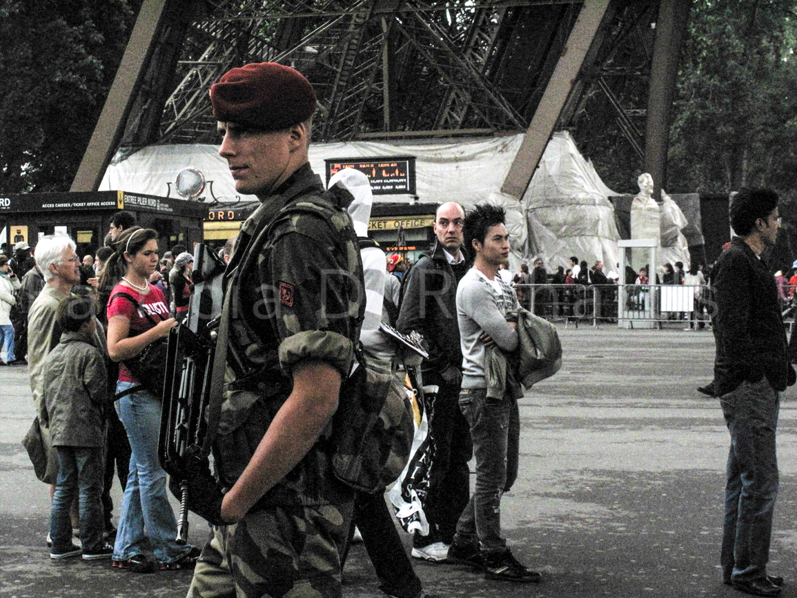 eiffel guard